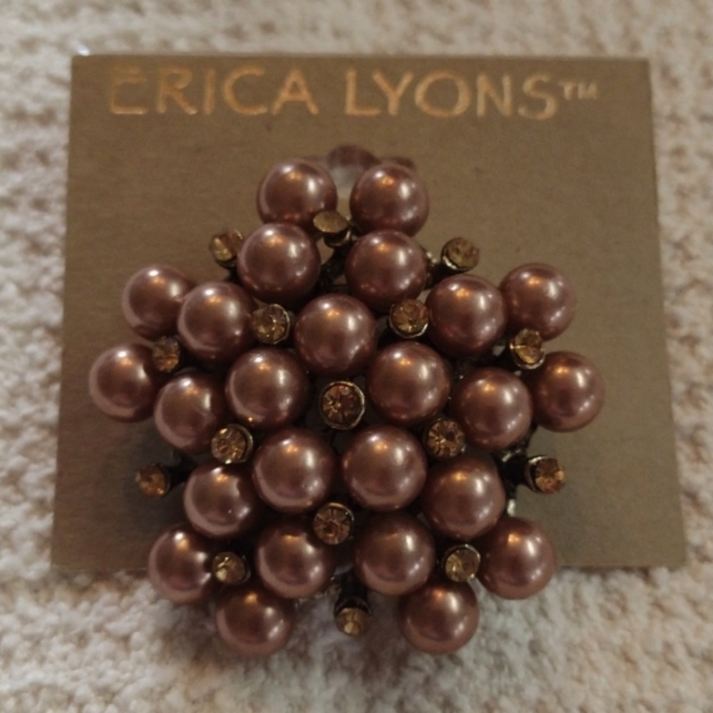 Decorative pin